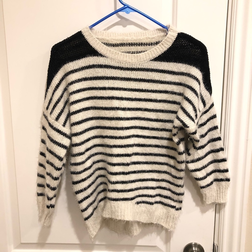 Black-white stripe sweater